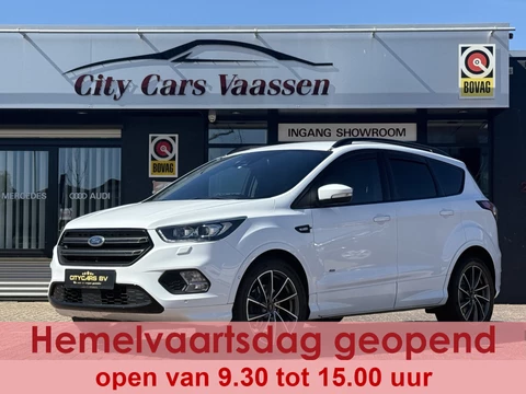 Ford Kuga 2.0 ST-Line automaat 4x4 243 pk Apple carplay camera climate ctr cruise ctr elktr trekhaak half leder/alcantara lmv 19 inch keyless entry dealer onderhouden