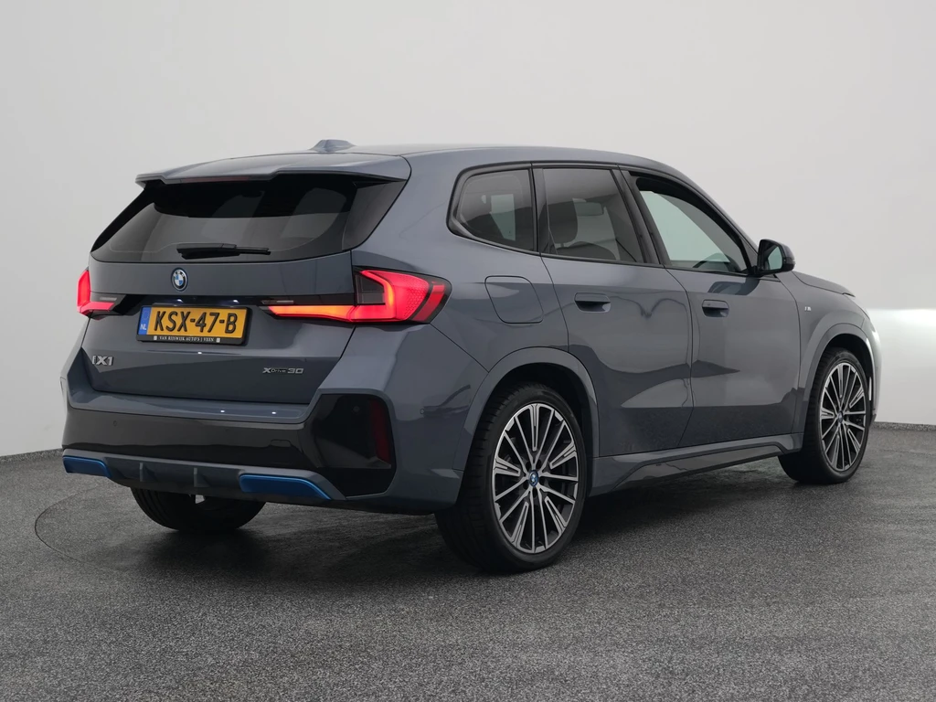 BMW iX1 – foto 11