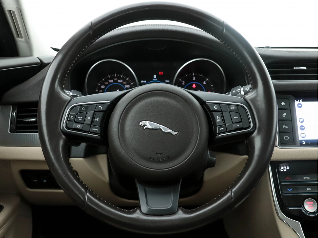 Jaguar XF – foto 16
