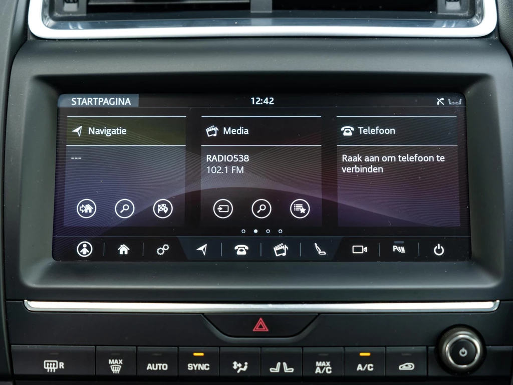 Jaguar E-PACE – foto 45