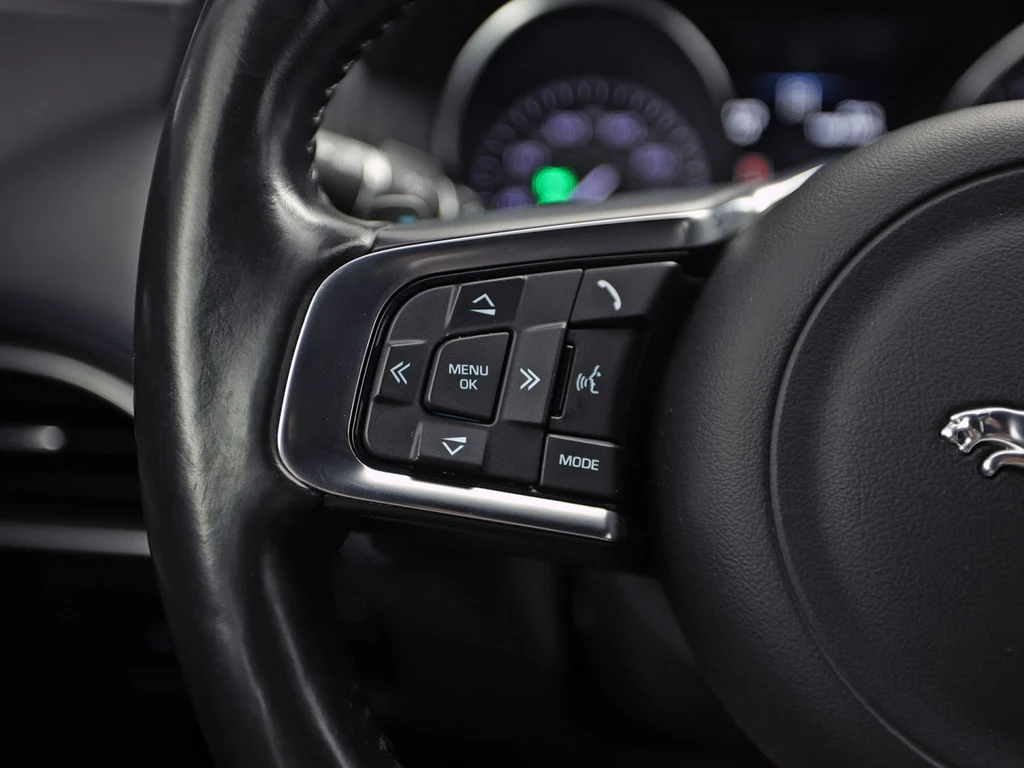 Jaguar XE – foto 18