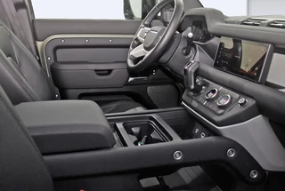 Land Rover Defender – thumbnail 7