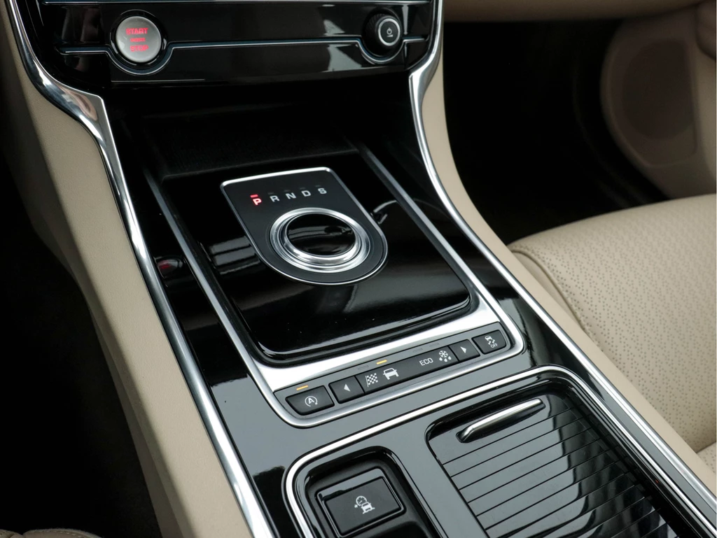 Jaguar XF – foto 12