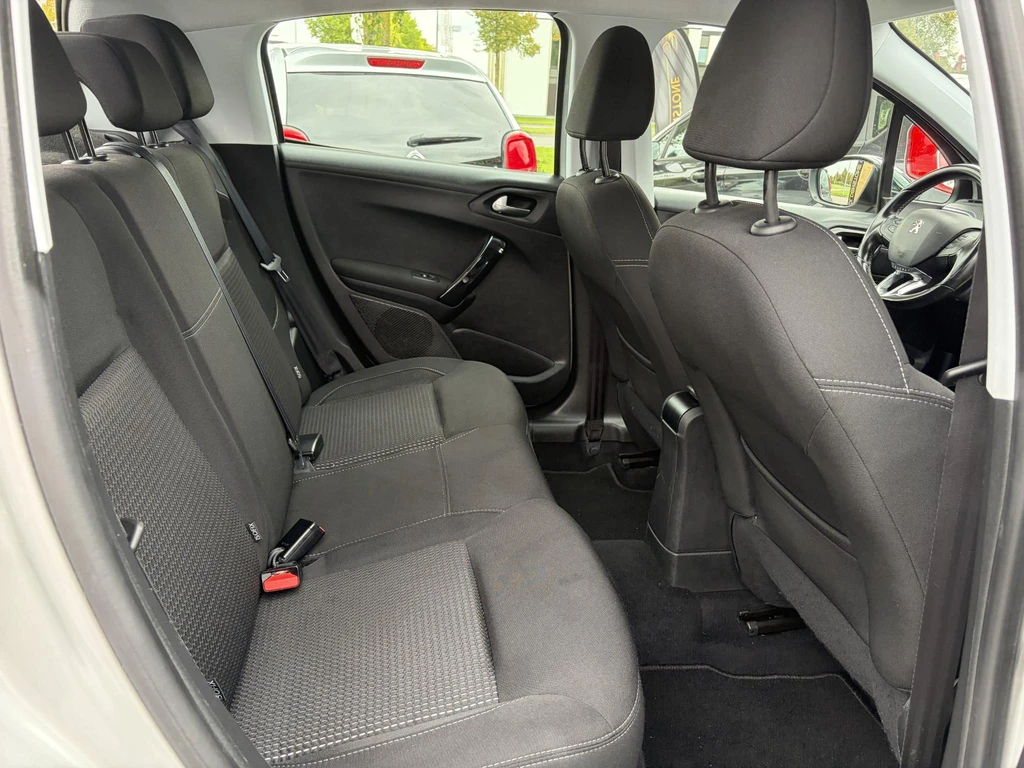 Peugeot 208 – foto 12