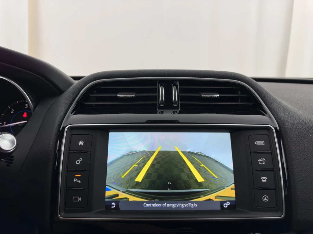 Jaguar F-PACE – foto 16