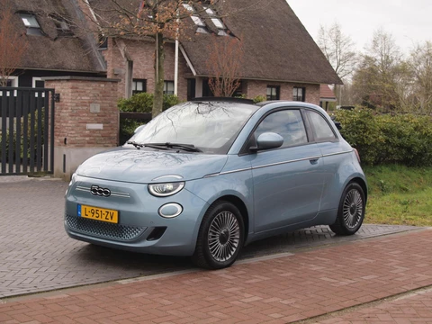 Fiat 500 C Icon 42 kWh | Cabrio | Camera | Apple Carplay | Cruise Control | Dealeronderhouden |