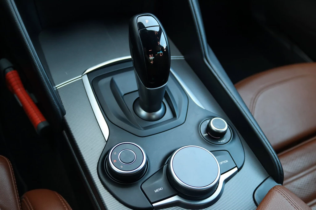 Alfa Romeo Giulia – foto 24