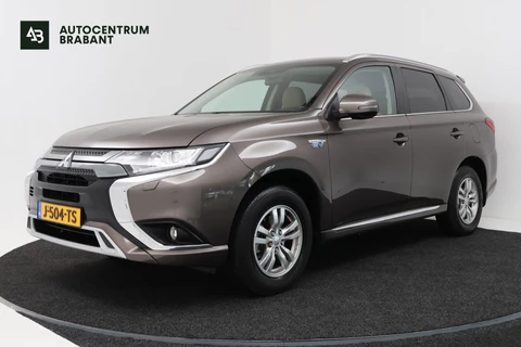 Mitsubishi Outlander 2.4 PHEV Pure (TREKHAAK, STOELVERWARMING, ACHTERUITRIJCAMERA, CRUISE CONTROL, PARKEERSENSOREN)