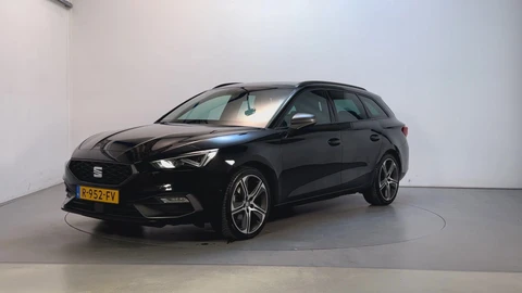 Seat Leon Sportstourer 1.5 TSI 150pk FR Business Intense LED Trekhaak Camera App-Connect Sfeerverlichting