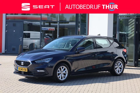 SEAT Leon Sportstourer 1.0 TSI Reference NL auto, multifunctioneel lederen stuurwiel, 16" 'Urban' LMV, regensensor, Apple Carplay & Android Auto, DAB+, elektrisch verstelbare buitenspiegels, airco, keyless start, cruise control, LED verlichting etc.