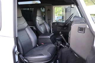 Land Rover Defender – thumbnail 10