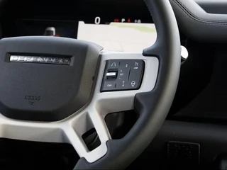 Land Rover Defender – thumbnail 10