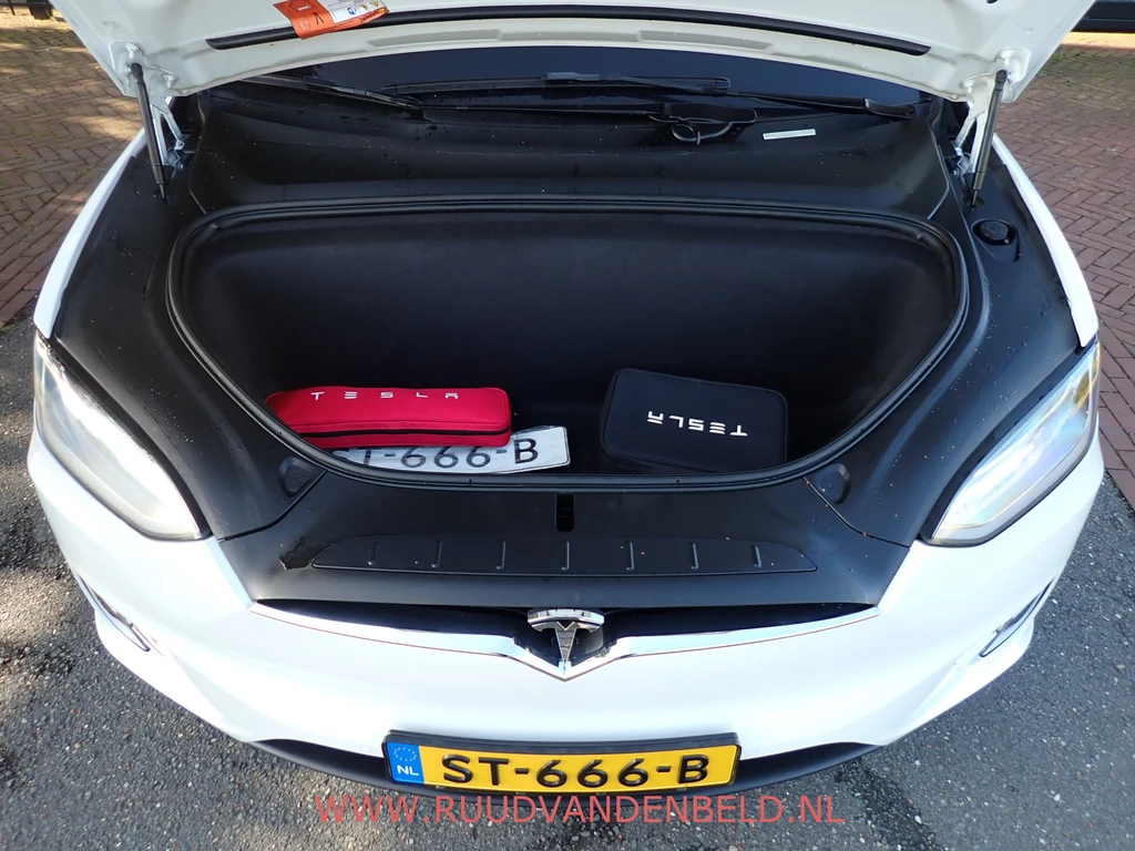 Tesla Model X – foto 36