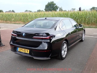 BMW i7 – thumbnail 5