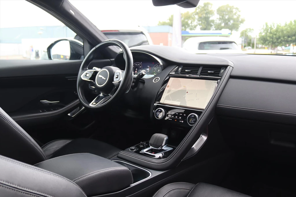 Jaguar E-PACE – foto 15