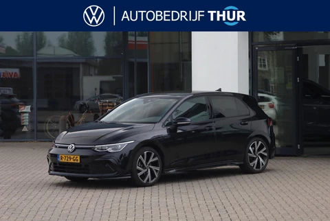 Volkswagen Golf 1.5 eTSI R-Line Business+ 150PK / 110kW DSG, Panoramadak, 18" 'Bakersfield' LMV, LED Matrix (IQ.Lights), navigatie, verwarmbare voorstoelen, dodehoekdetectie (side assist), adaptieve cruise control (acc), elektrisch verstel-, verwarm- en inklapbare buitenspiegels (spiegel pakket), verwarmbaar multifunctioneel lederen stuurwiel, privacy glas, Apple Carplay & Android Auto, DAB+, achteruitrijcamera (rear view), parkeersensoren voor en achter (pdc), keyless start & entry etc.