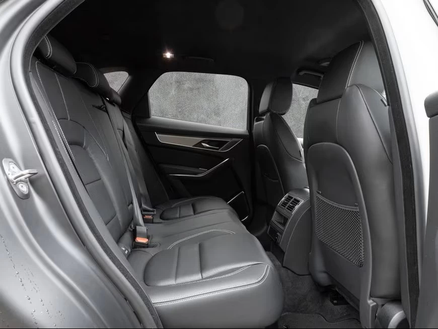 Jaguar F-PACE – foto 9