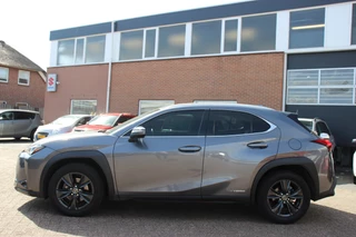 Lexus UX – thumbnail 2