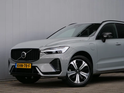 Volvo XC60 2.0 T6 Plug-in hybrid AWD Plus Dark 350 Pk Automaat Navi / DAB / Apple Carplay / Pano-dak