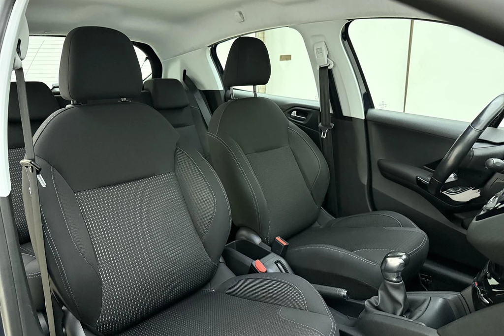 Peugeot 208 – foto 12