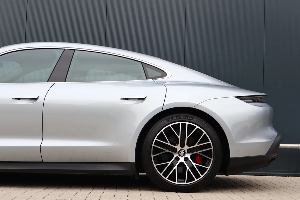 Porsche Taycan – foto 12