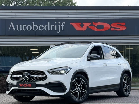 Mercedes-Benz GLA 200 AMG-Line | Panodak | Trekhaak | CarPlay |