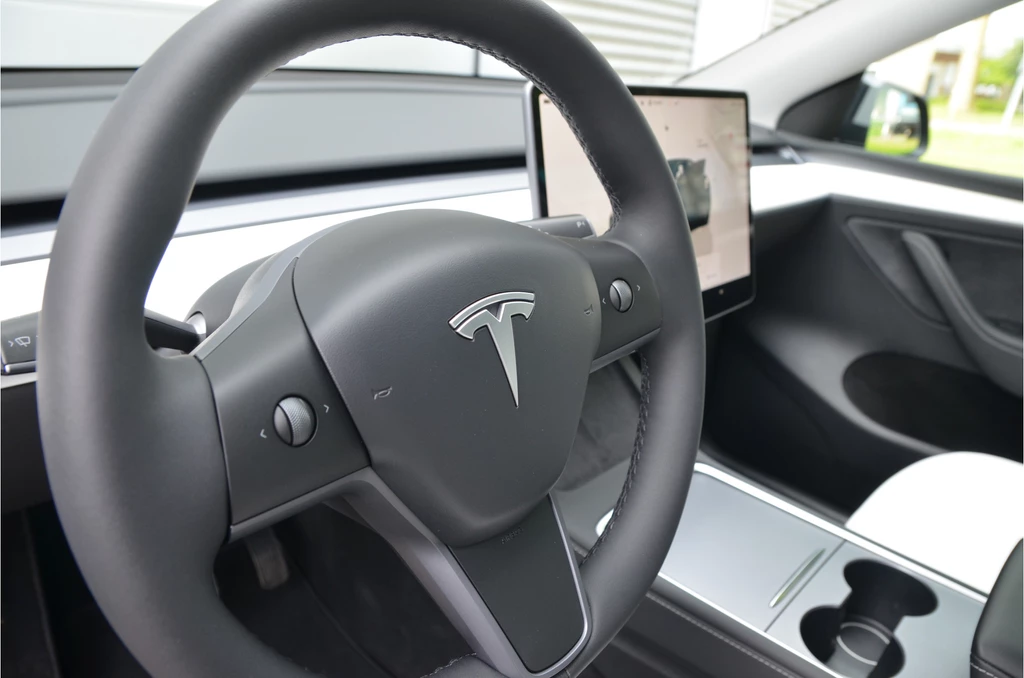 Tesla Model Y – foto 16