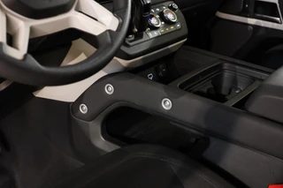 Land Rover Defender – thumbnail 26