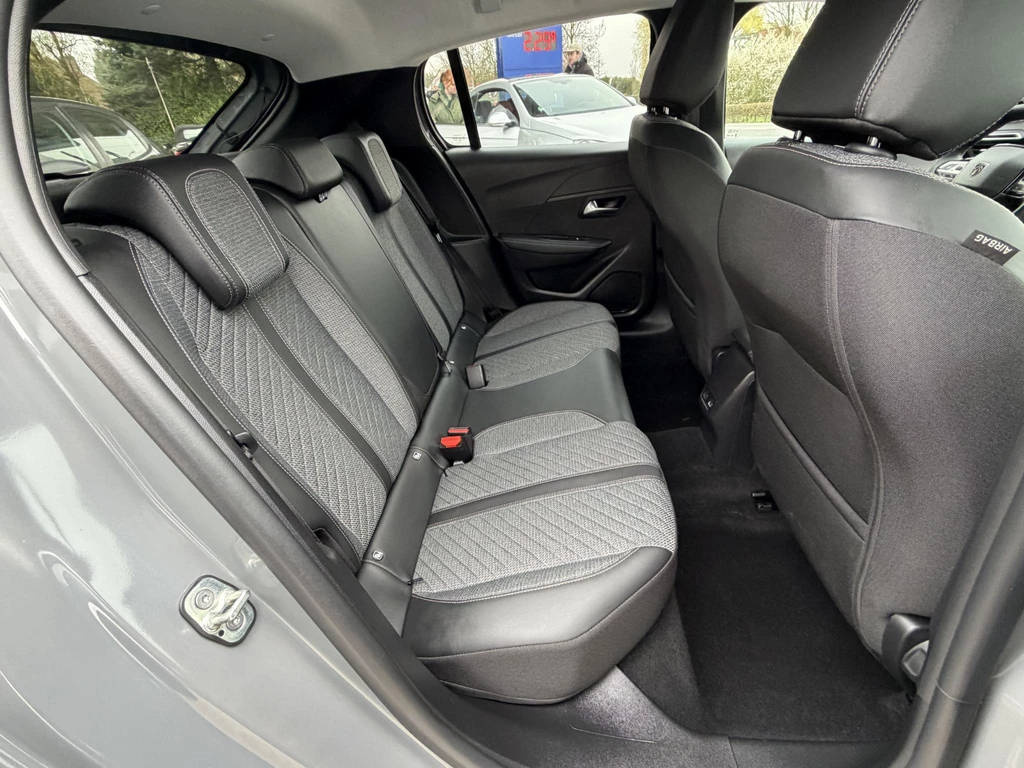 Peugeot 208 – foto 24