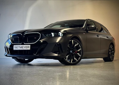 BMW i5 Touring M60 xDrive |Panorama |Ext./Inter. Carbon |Iconic Glow |HUD |360° |H&K