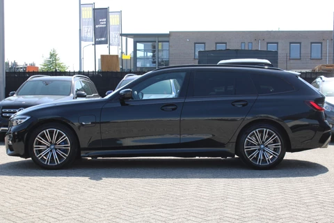 BMW 3 Serie Touring 330e High Executive M-SPORT PANORAMADAK MEMORY KEY-LESS CAMERA CARPLAY