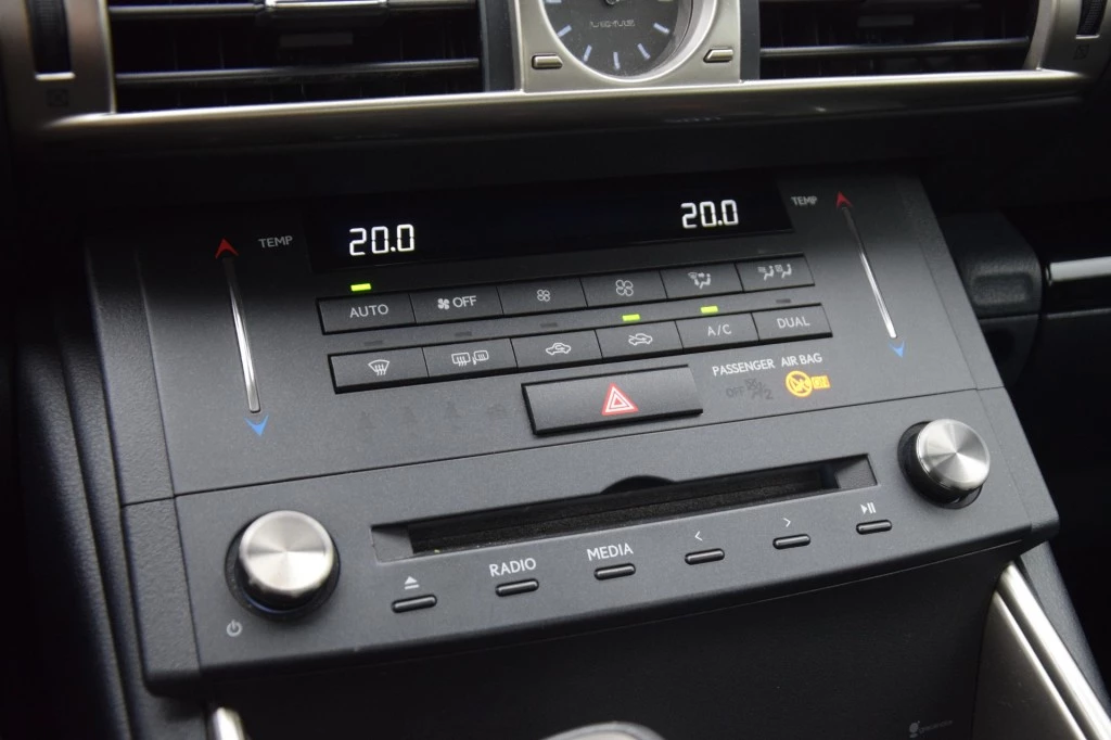 Lexus IS – foto 22