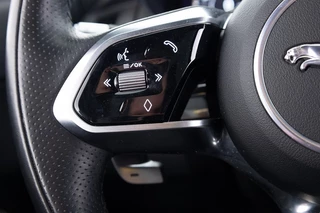 Jaguar E-PACE – thumbnail 33