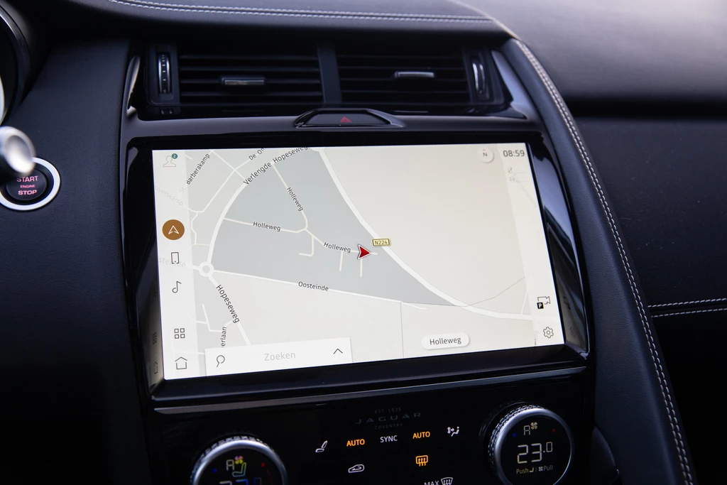 Jaguar E-PACE – foto 18