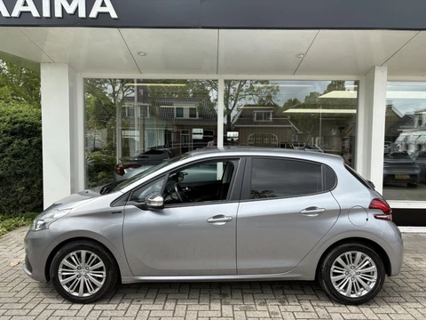 Peugeot 208 1.2 82pk Signature | Weinig kilometers | Navigatie | Cruise Control | Parkeersensoren | Privacy Glass | Lichtmetalen velgen