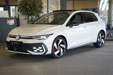 Volkswagen Golf 8.5 1.5 eHybrid GTE 272PK Facelift Pano Volleder Cam IQ Led
