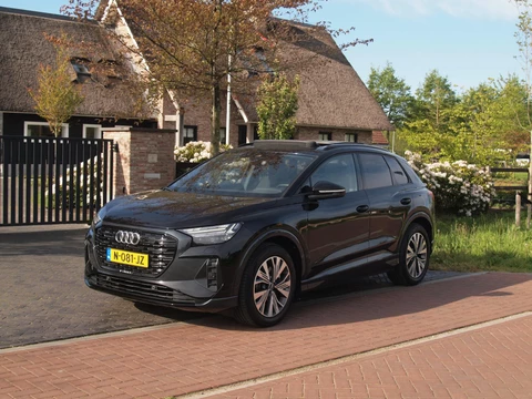 Audi Q4 e-tron 40 Launch edition Advanced Plus 77 kWh | SOH 92% | Panoramadak | Sonos | Camera | Black optic pakket | NL-Auto |