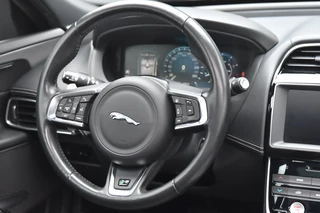 Jaguar XE – thumbnail 23