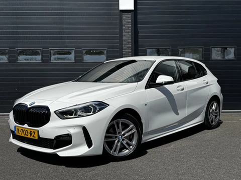BMW 1 Serie 118i High Executive Edition M-Sport Dealer OH | Navi | ACC | Carplay | Sfeer | €19.900,- incl. BTW