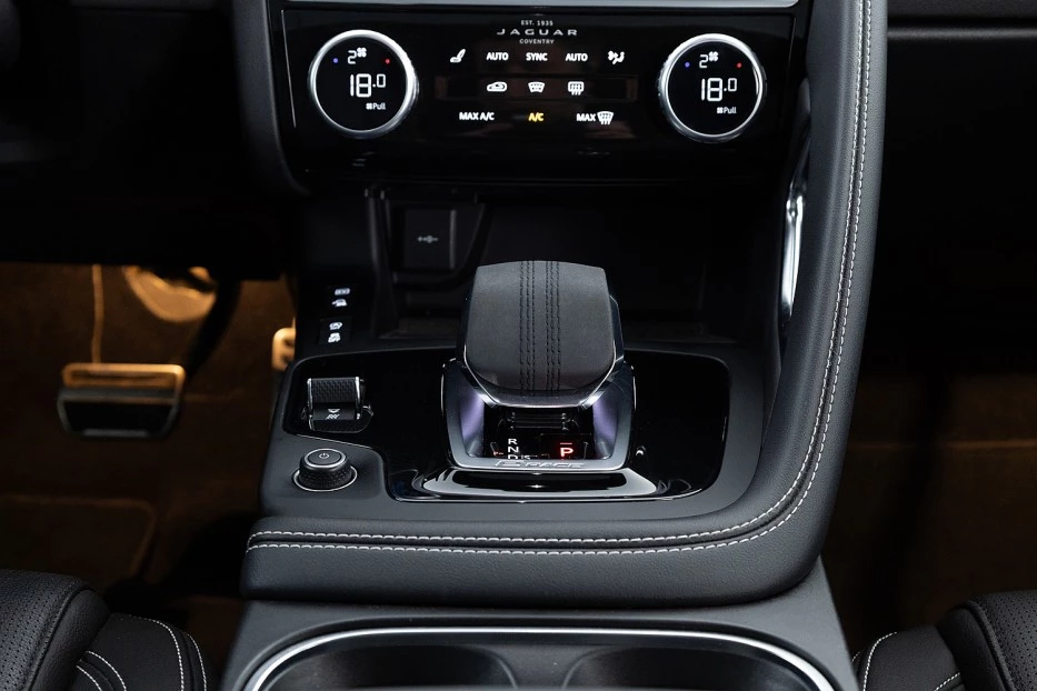 Jaguar E-PACE – foto 23