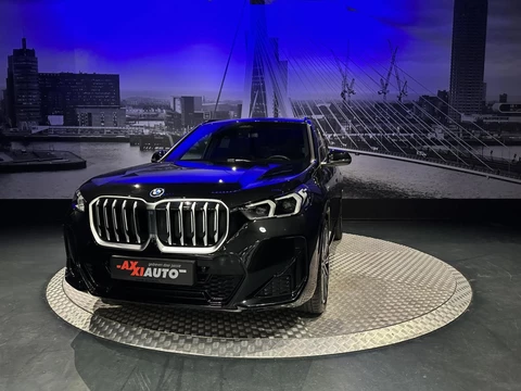 BMW X1 XDrive25e M-Pakket *Pano*HUD*360camera*DriveAss*20 Inch*
