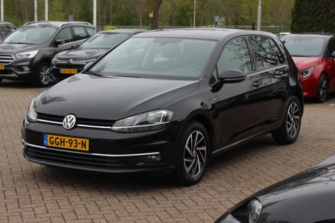 Volkswagen Golf 1.0 TSI Comfortline / Camera / CarPlay / 16'' / Navigatie / Parkeerhulp V+A / Getint glas / DAB / ACC