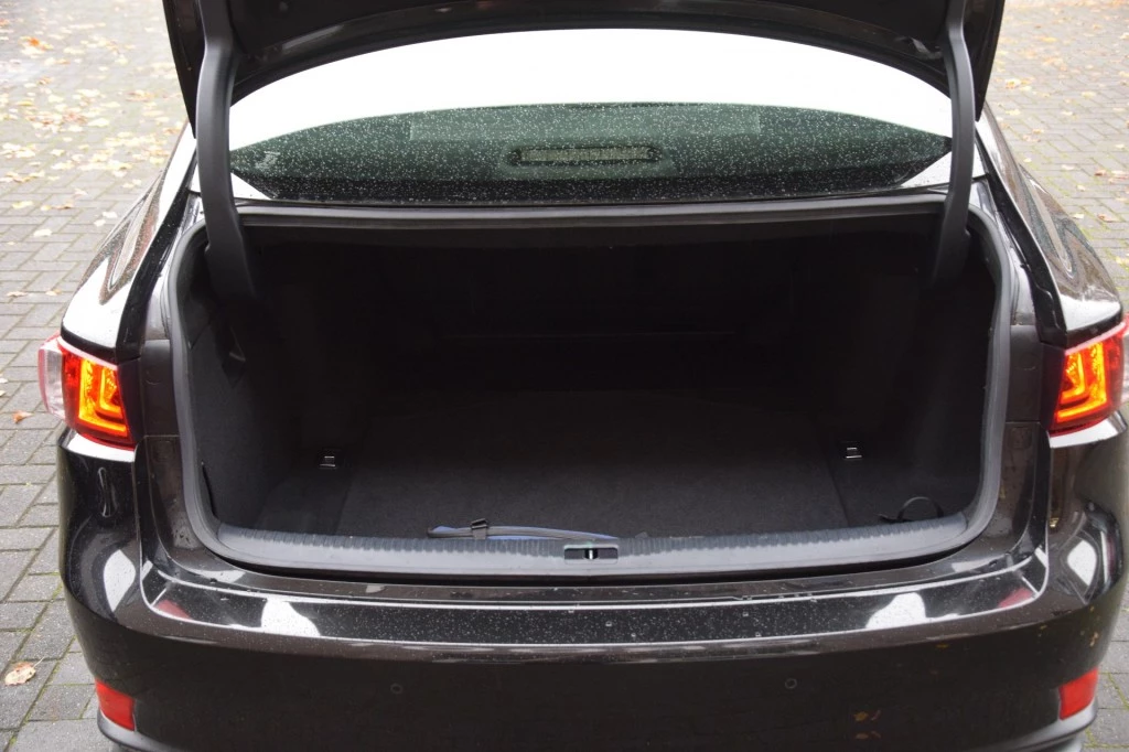 Lexus IS – foto 12