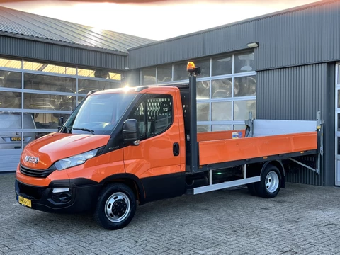 Iveco Daily 35C14 2.3 375 Laadklep 500kg Trekhaak 3500kg trekgewicht Airco 2-Persoons Open laadbak Pick-up P-up Bakwagen Telefoonverbinding 1e eigenaar Euro 6 Bpm vrij !!!