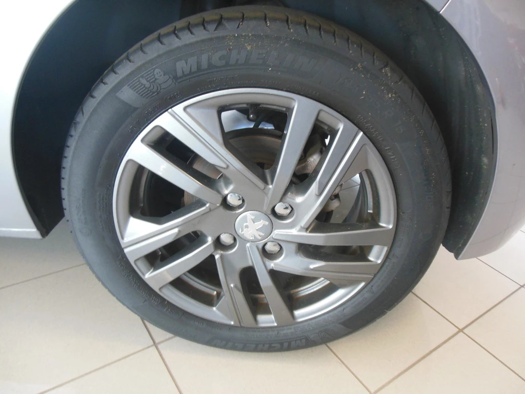 Peugeot 208 – foto 6