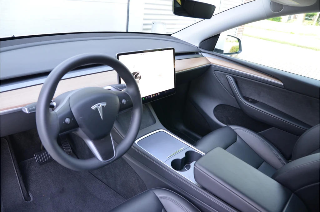 Tesla Model Y – foto 11