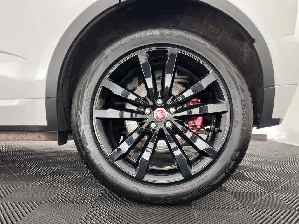 Jaguar E-PACE – foto 26
