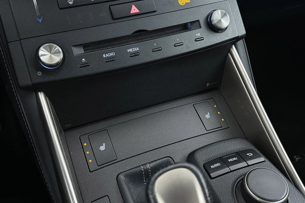 Lexus IS – foto 33