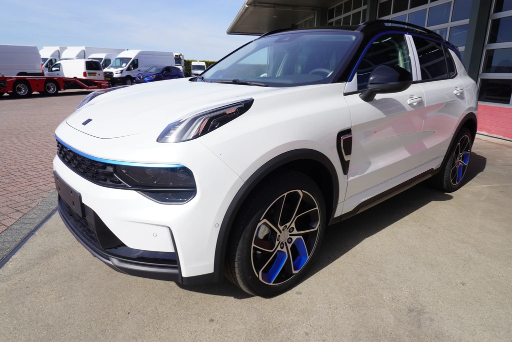 Lynk & Co 01 – foto 1