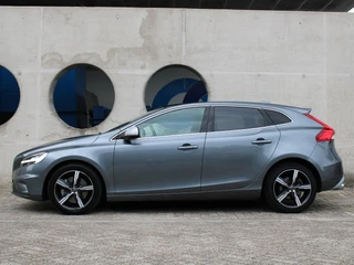Volvo V40 – thumbnail 2